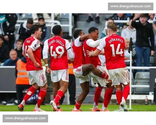 卡拉格力挺加布里埃尔:英超最具影响力的后防领袖 卡拉格力挺加布里埃尔:英超最具影响力的后防领袖